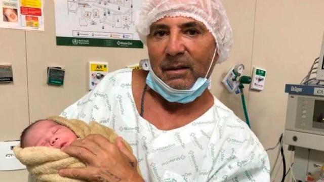 开云APP-妻子年轻22岁 阿根廷前主帅桑保利60岁再当爸爸！